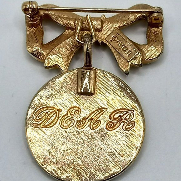 Vintage Avon Victorian Regard Faux Rhinestone DEAR Charm Pin Brooch‎ Gold Tone - Picture 3 of 3